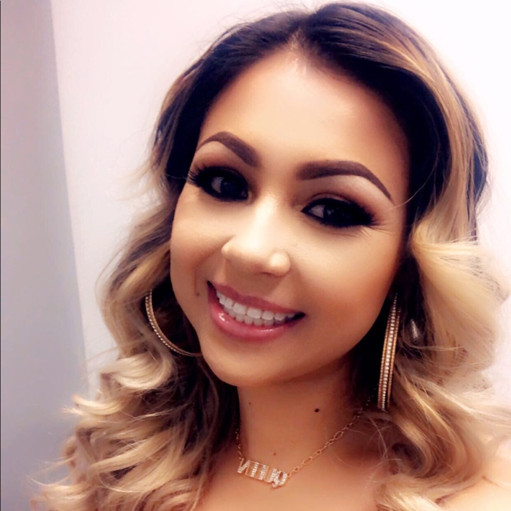 Meet your Posher, Claudia